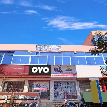 Oyo Flagship 81051 Sri Sai Manikanta Hotel ไฮเดอราบัด ภายนอก รูปภาพ