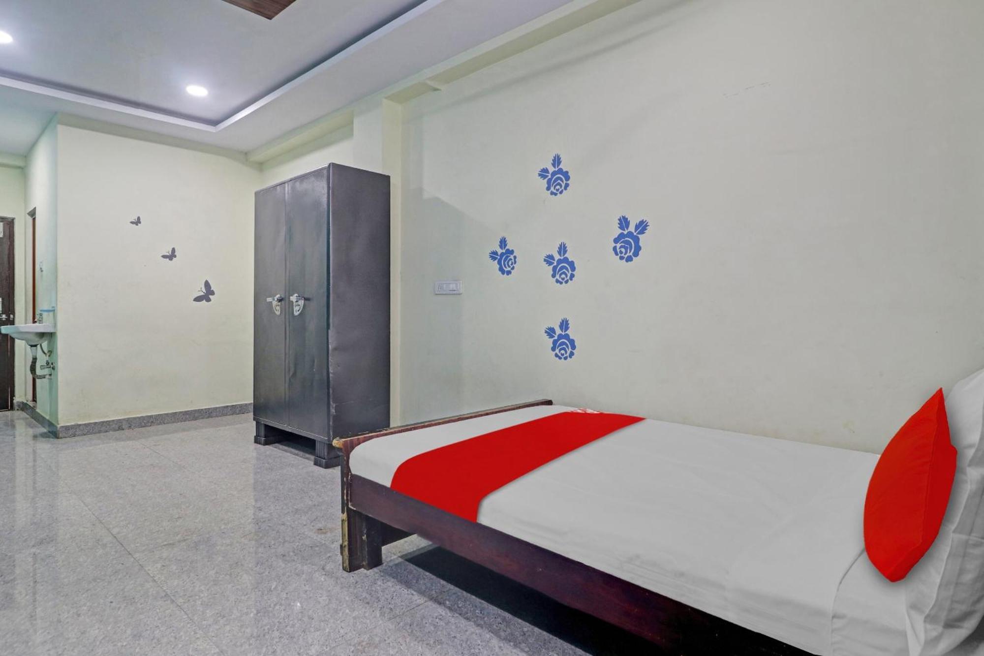 Oyo Flagship 81051 Sri Sai Manikanta Hotel ไฮเดอราบัด ภายนอก รูปภาพ
