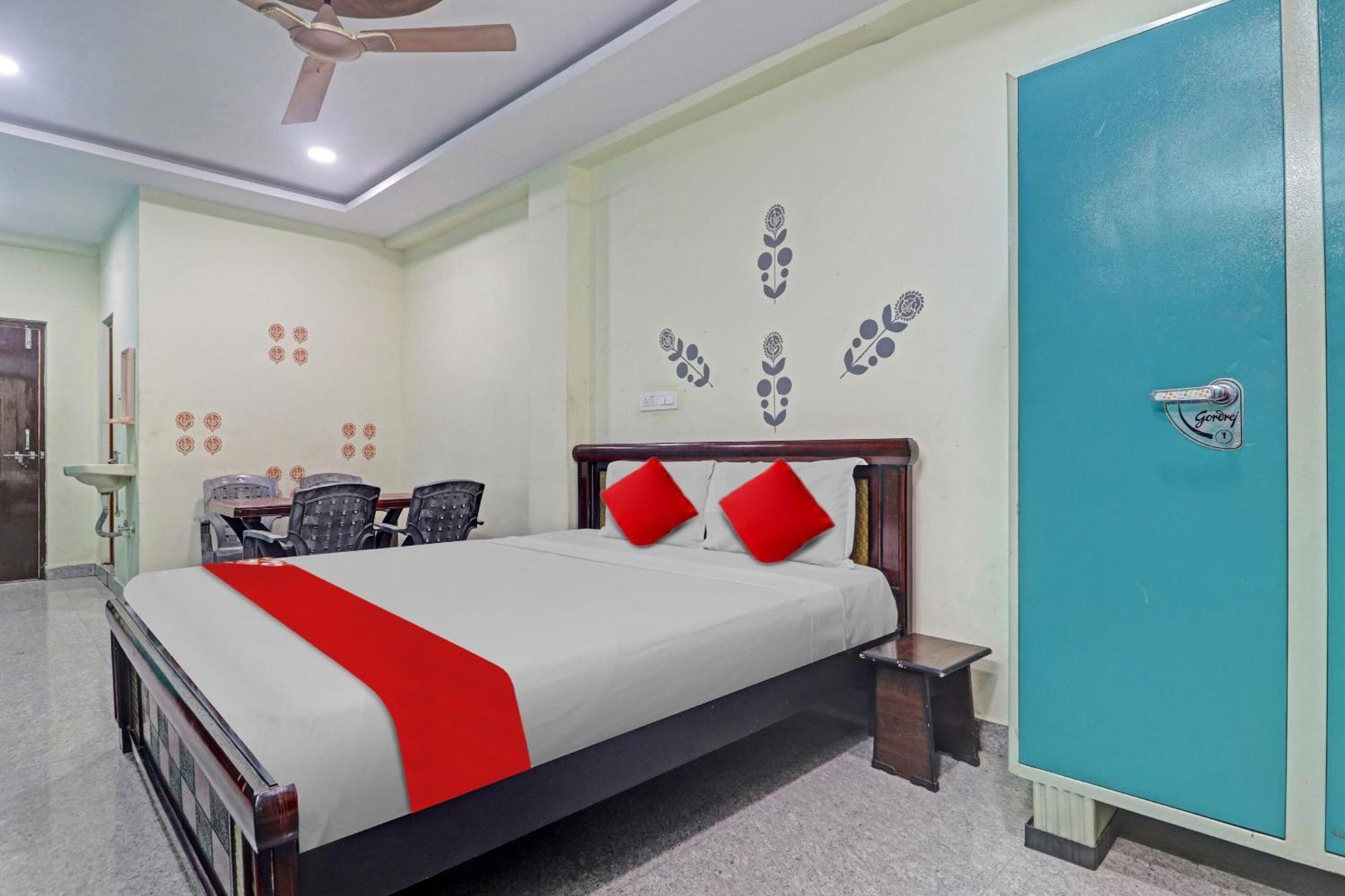 Oyo Flagship 81051 Sri Sai Manikanta Hotel ไฮเดอราบัด ภายนอก รูปภาพ
