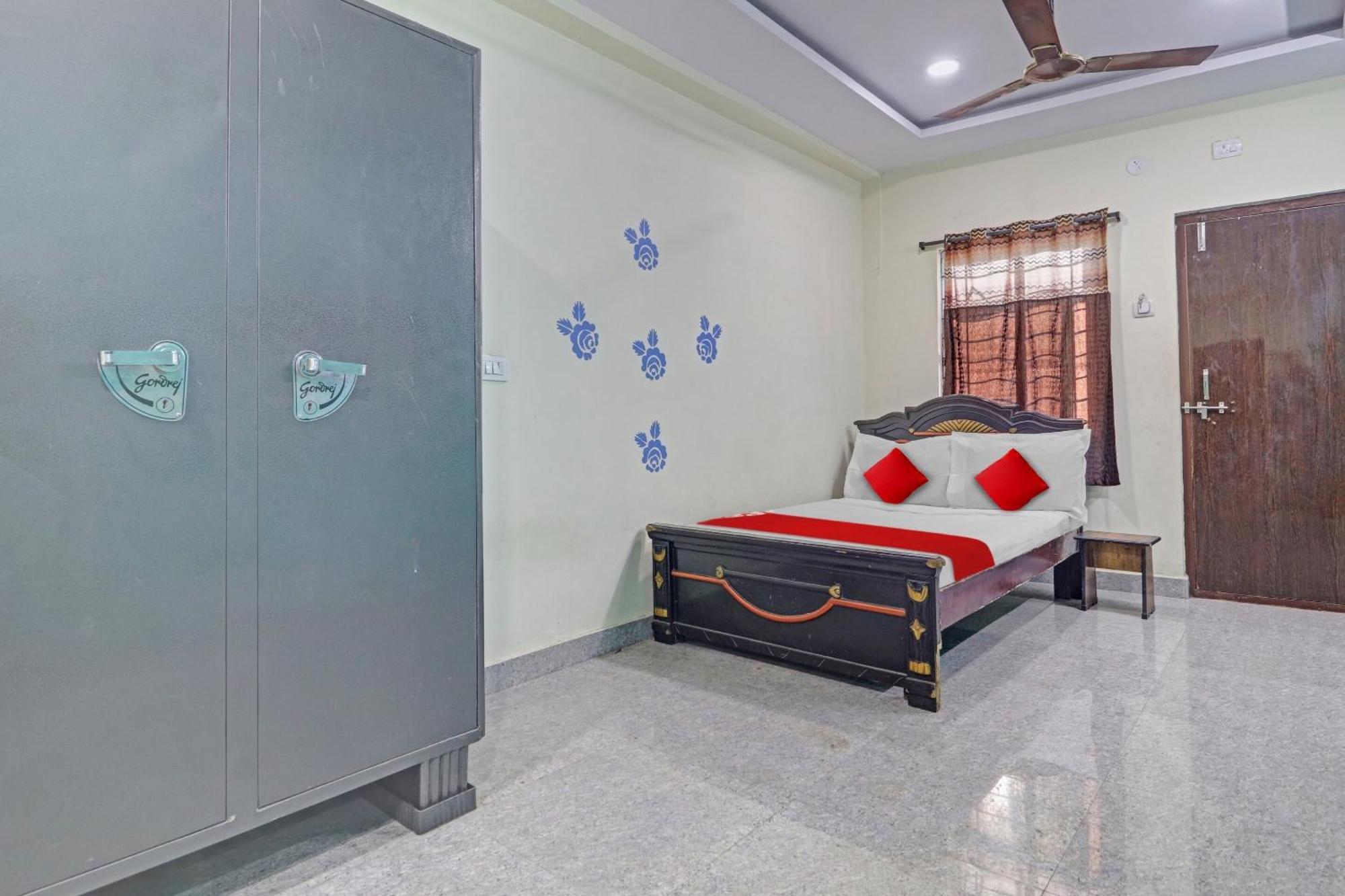 Oyo Flagship 81051 Sri Sai Manikanta Hotel ไฮเดอราบัด ภายนอก รูปภาพ