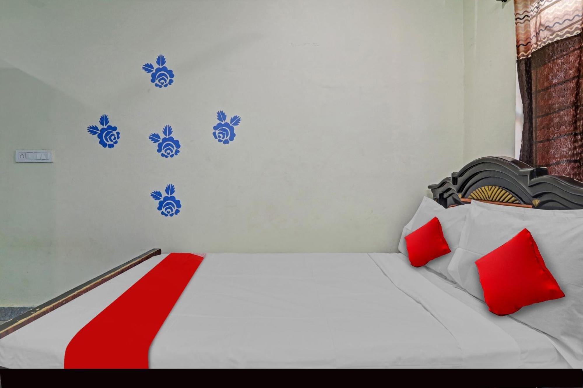 Oyo Flagship 81051 Sri Sai Manikanta Hotel ไฮเดอราบัด ภายนอก รูปภาพ